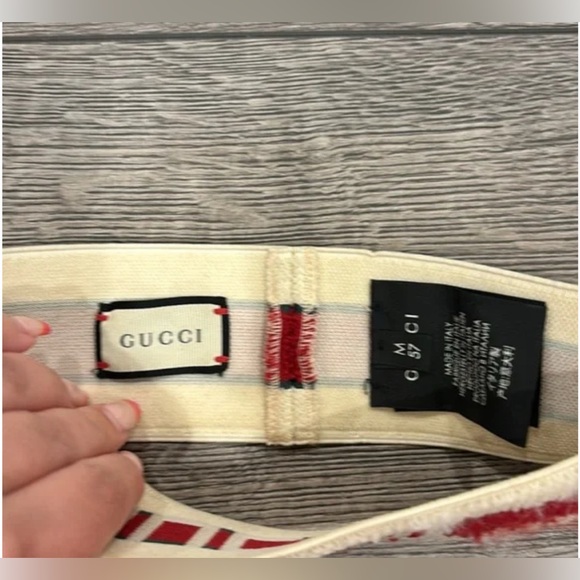 Gucci Red and Cream Strap - Picture 2 of 3